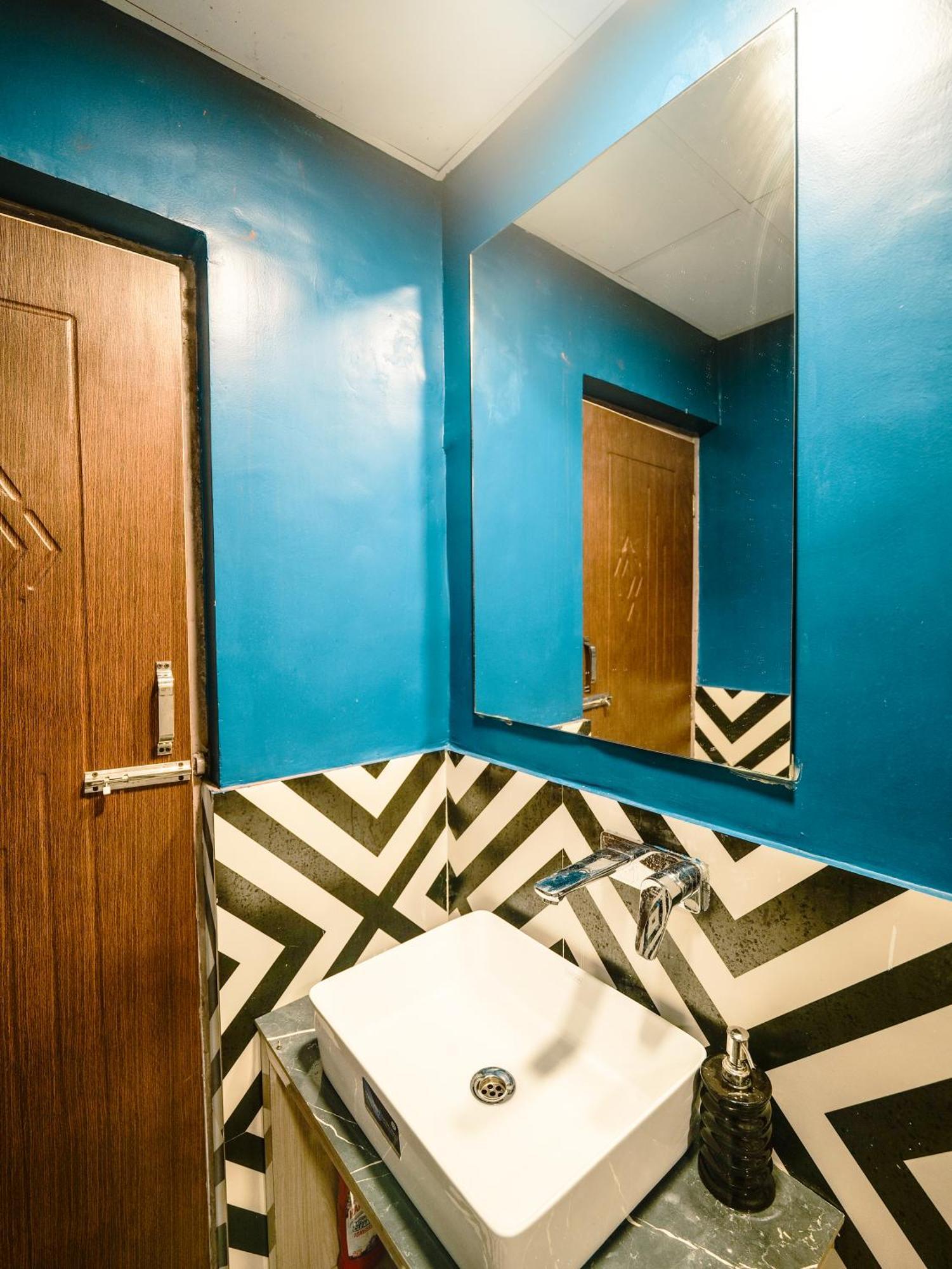 Hoztel Jollygrrant Doon Hostel Rāni Pokhri Exterior foto